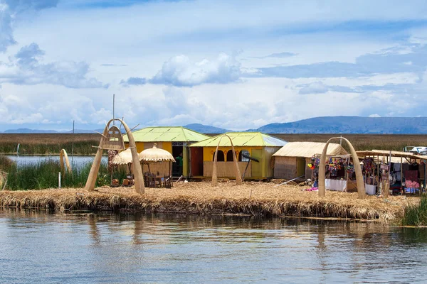 Тотора село на озері Тітікака — стокове фото