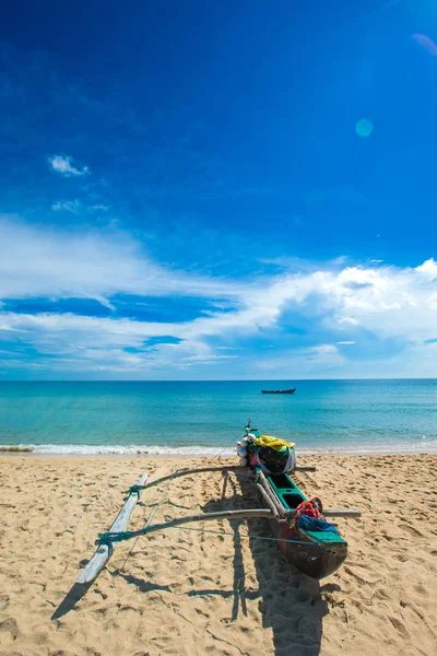 Tropischer strand in sri lanka — Stockfoto