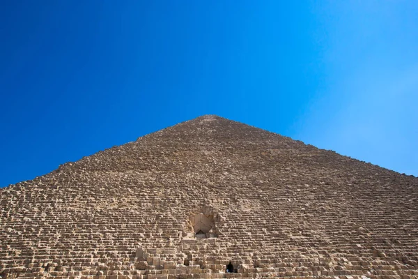 Pyramide mit schönem Himmel von Giza — Stockfoto