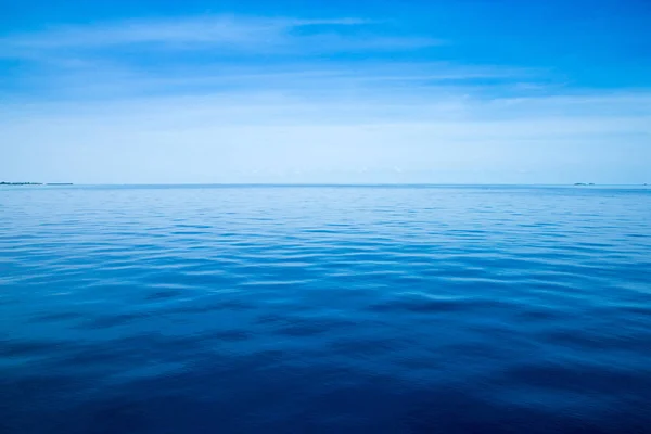 Gyönyörű ég és kék óceán — Stock Fotó
