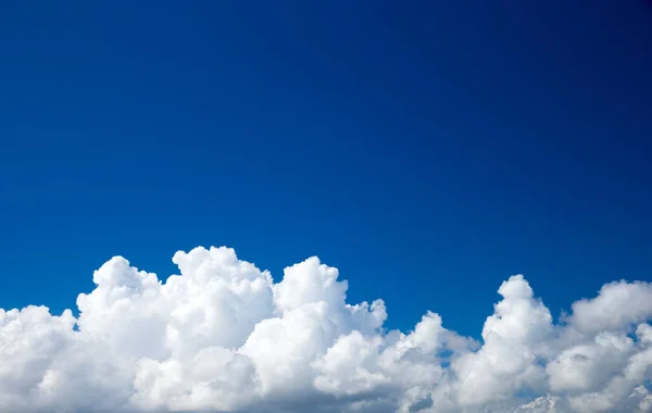 Blue sky with clouds — Stock Photo, Image