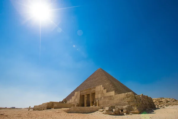 Piramide con bel cielo di Giza — Foto Stock