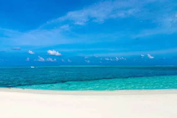 Spiaggia tropicale delle Maldive — Foto Stock