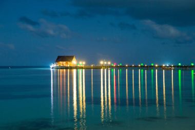 Otel akşam ışıklar