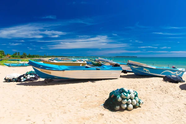 plaj tekne ve ağlar ile