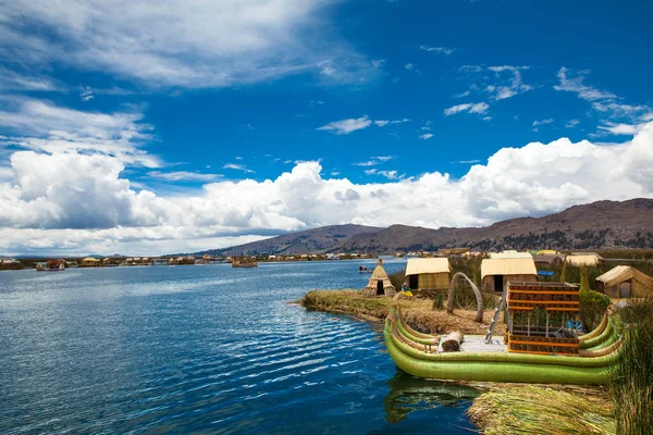 Titicaca gölü Totora teknede
