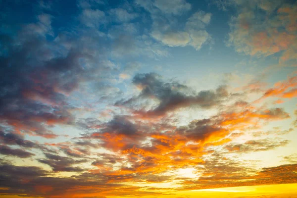 Sunset sky with rays of sun — Stock Photo, Image