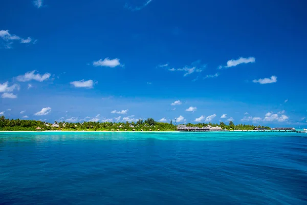 Tropisk strand i Maldiverne - Stock-foto