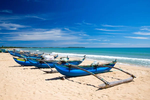 Playa y mar tropical —  Fotos de Stock