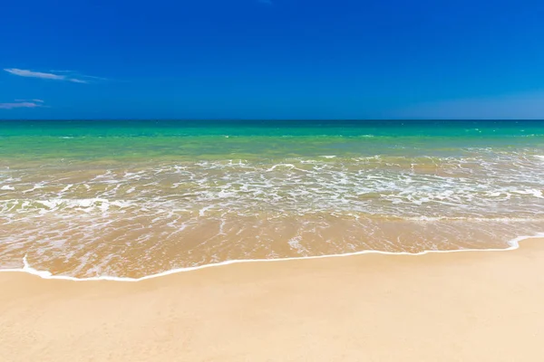 Playa y mar tropical — Foto de Stock