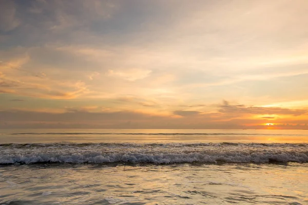 Sunset beach ve bulutlar