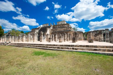 Tüylü yılan piramit chichen Itza sitesinde