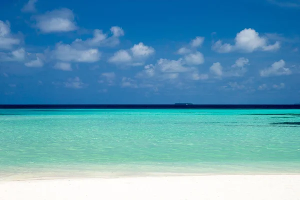 Тропічний пляж на Мальдівах. — стокове фото