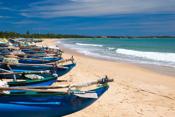 Beach and tropical sea — Stock Photo, Image