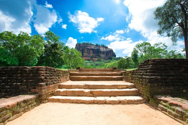 Готель Sigiriya Лев кам'яна фортеця — стокове фото