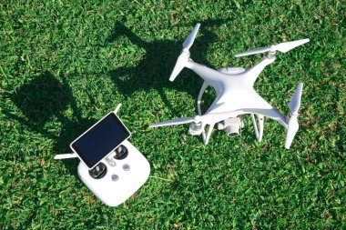 kontrol paneliyle robot