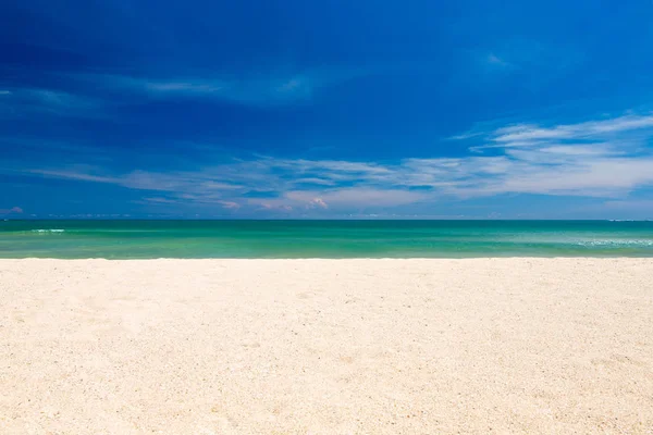 Playa y mar tropical — Foto de Stock