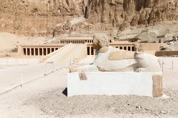 Tempel der Hatschepsut in Ägypten — Stockfoto