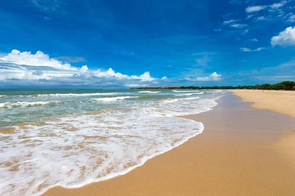 Vistas tropicales al mar — Foto de Stock