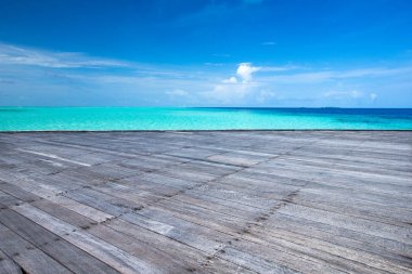 güneşli tropikal plaj