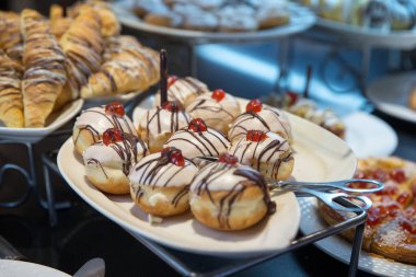 tatlı pasta plaka üzerinde Close-Up