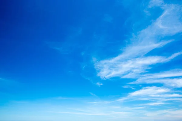 Céu Azul Com Nuvens Closeup — Fotografia de Stock