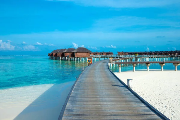 Пляж Водными Бунгало Мальдивах — стоковое фото