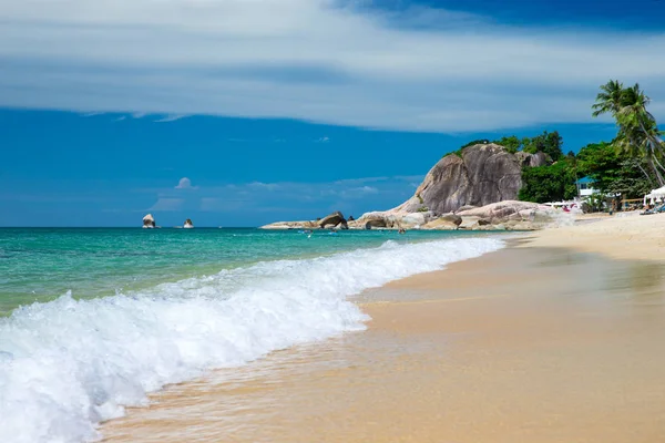 Schöner Strand Und Tropisches Meer — Stockfoto