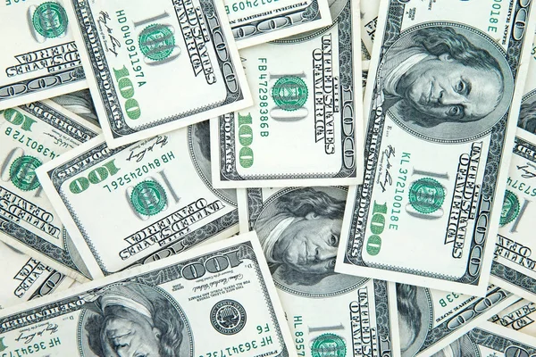 Yığınla Amerikan doları.
