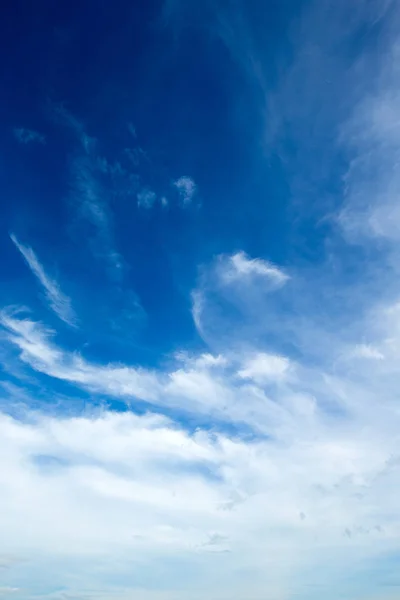 Vista Del Cielo Azul Con Nubes Blancas —  Fotos de Stock