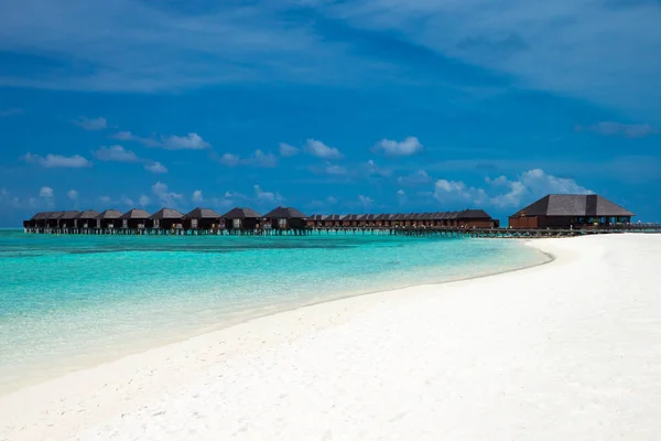 Hermosa Playa Con Bungalows Agua Maldivas —  Fotos de Stock