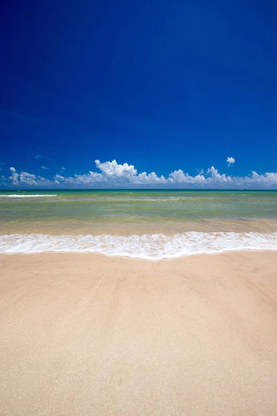 해변과 잔잔한 — 스톡 사진