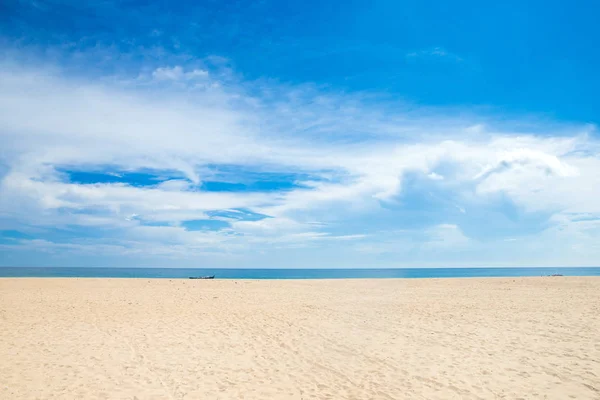 Schöner Strand Und Ruhiges Tropisches Meer — Stockfoto