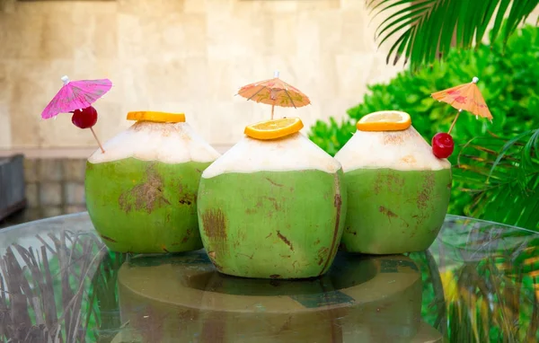 Sweet Green Coconuts Water Drinking — Stock Photo, Image