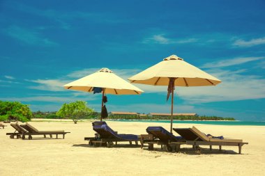 Kumsal ve güzel tropikal deniz