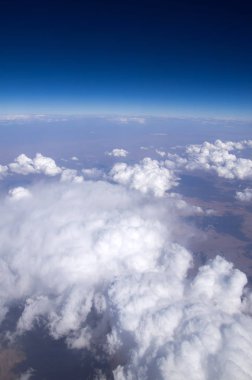 Hava gökyüzü ve kümülüs bulutlar arka plan