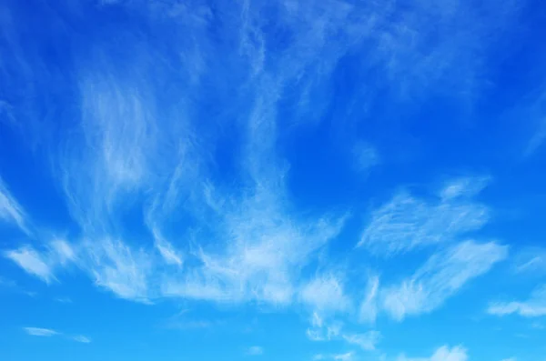 Błękitne Niebo Chmur Pierzastych Zbliżenie — Zdjęcie stockowe