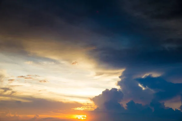 Feurig Orangefarbener Abendhimmel Schöner Himmel — Stockfoto