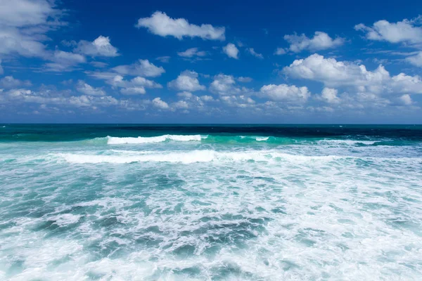 Výhled Moře Tropické Pláže Slunnou Oblohou — Stock fotografie