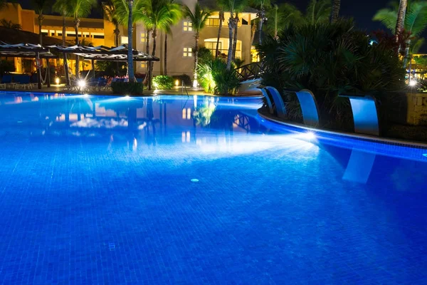 Zwembad Een Luxe Caribbean Tropische Resort Bij Nacht — Stockfoto