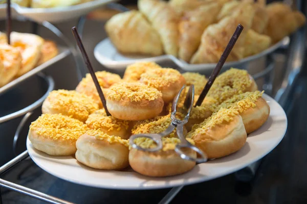 Kuchen auf Teller — Stockfoto