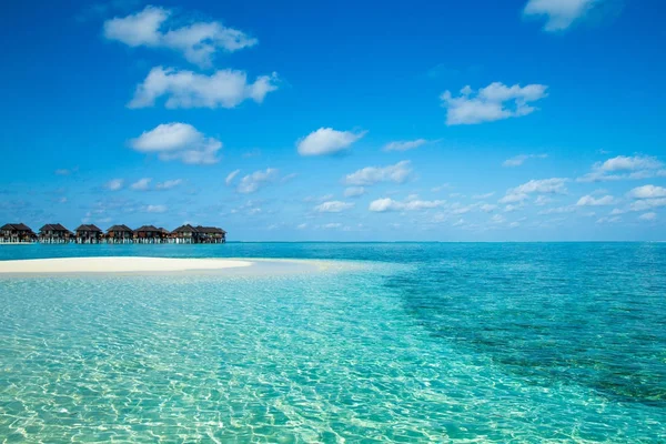 Strand Vízibungalókkal Maldív Szigeteken — Stock Fotó