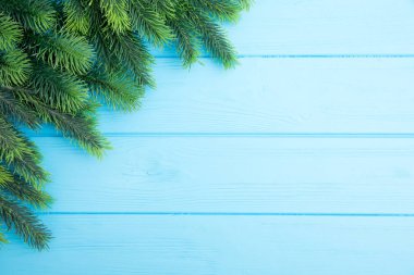 Yılbaşı çam ağacı ahşap tahta üzerinde