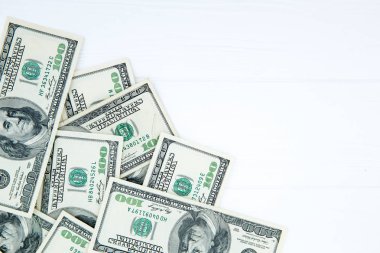 Yığınla Amerikan doları.