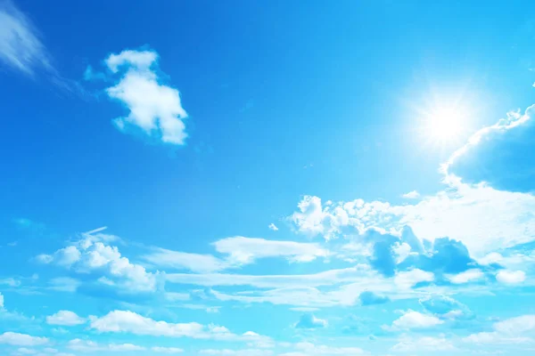 Hermoso Cielo Azul Con Nubes Blancas Para Fondo —  Fotos de Stock