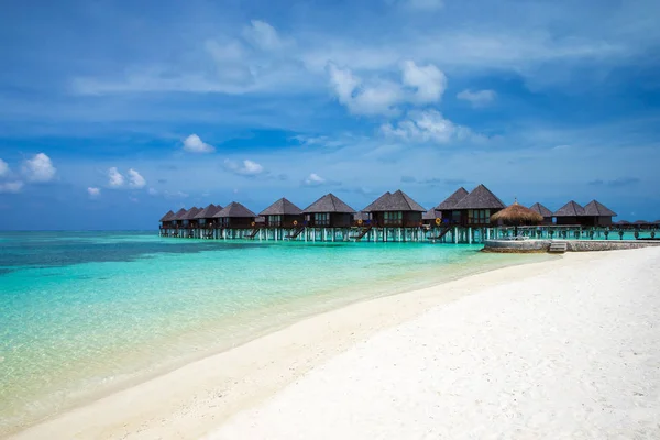 Tropisch Strand Met Schone Zee Blauwe Lucht Maldiven — Stockfoto