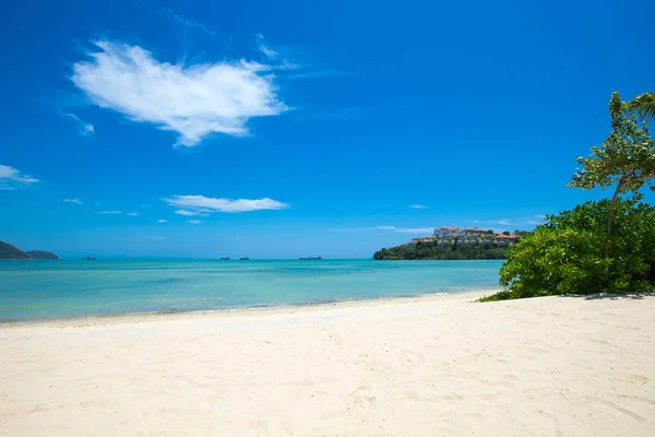 Tropisk Strand Med Rent Hav Och Blå Himmel Maldiverna — Stockfoto