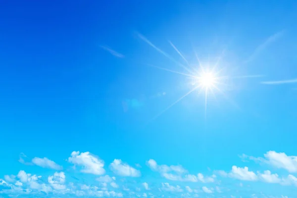 Céu Azul Bonito Com Nuvens Brancas Para Fundo — Fotografia de Stock