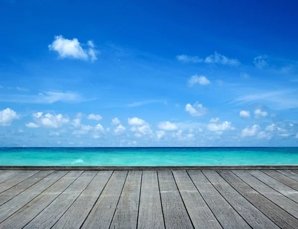 Тропический Пляж Чистым Морем Голубым Небом Мальдивах — стоковое фото