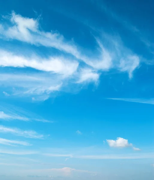 Vacker Blå Himmel Med Vita Moln För Bakgrund — Stockfoto